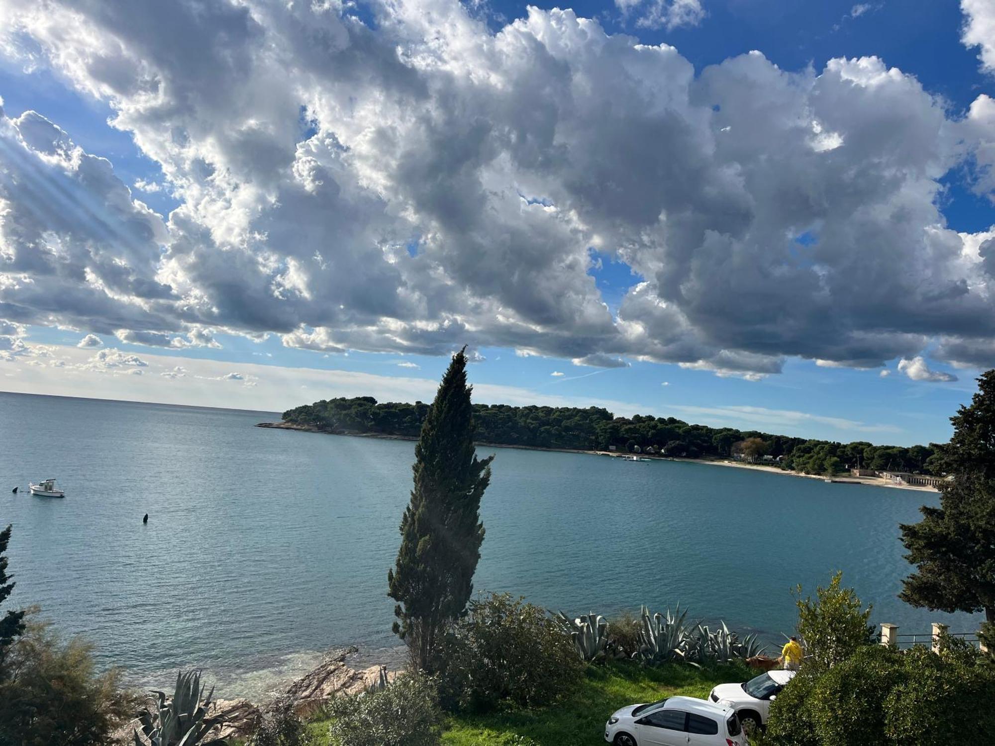 Apartment With A Sea View Pula Exterior foto